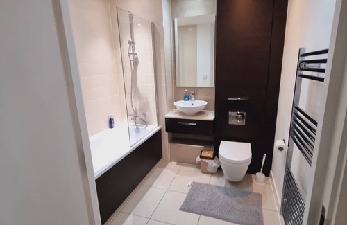Boleyn Apartment | Stunning 2-Bed Apartment in London