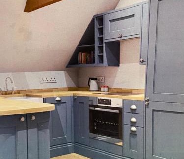 Alresford Apartment | Stunning 2 Bedroom Flat in a Central Location