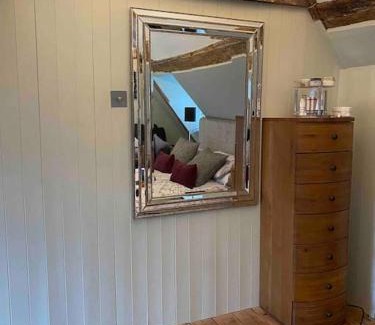 Alresford Apartment | Stunning 2 Bedroom Flat in a Central Location