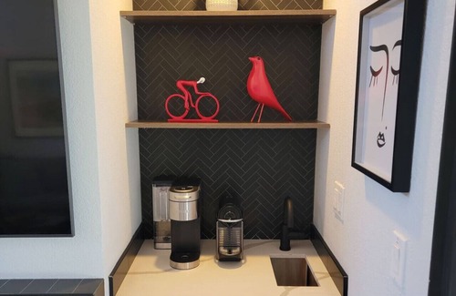 Palm Desert House | Stunning 2BD/3BA. Private hot tub. 36 pools. BBQ