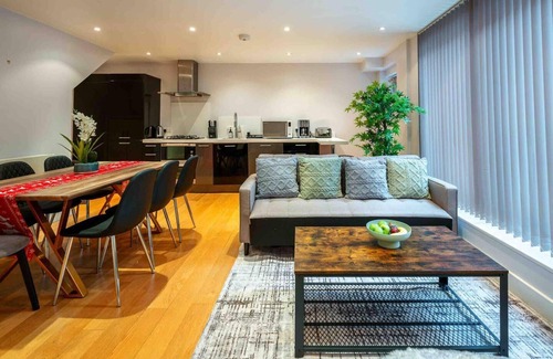 Fitzrovia House | Stunning 3-bed House in Central London