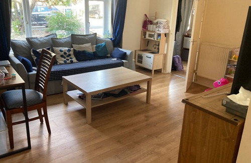 Cherry Hinton House | Stunning 3 -Bed semi detached House in Cambridge
