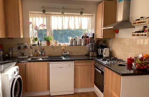 Cherry Hinton House | Stunning 3 -Bed semi detached House in Cambridge