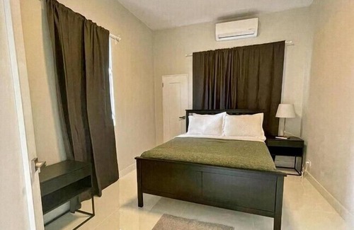 Parque Hotel | Stunning 3-Bedroom Beachside Apartment