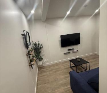 Cote-Des-Neiges—Notre-Dame-De-Grace Apartment | Stunning 3-Bedroom Home in MTL NDG