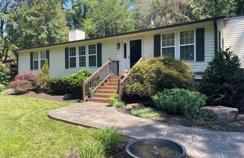 High Point House | Stunning 3 Bedroom Retreat with Inspiring Backyard