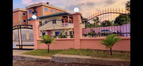 Limbe House | Stunning 3-Bedrooms GuestHouse in Limbe Cameroon