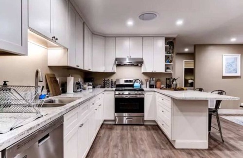 South San Francisco House | Stunning 3BR: Pool Table, Arcades, Chic Comfort