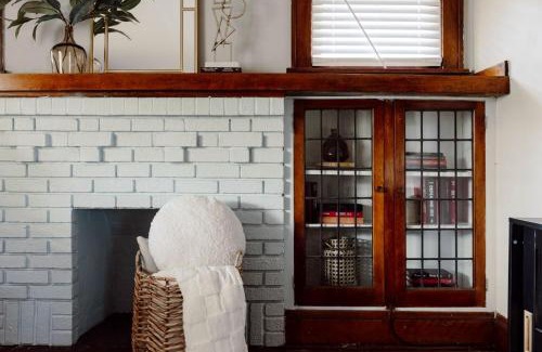 Cleveland House | Stunning 3BR - Near Cleveland Clinic Main Campus
