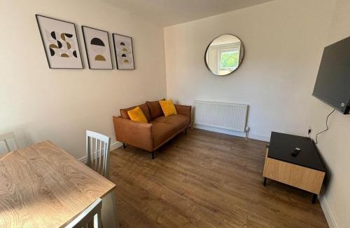 Reading House | Stunning 4 BED House for Contractors & Holiday Makers
