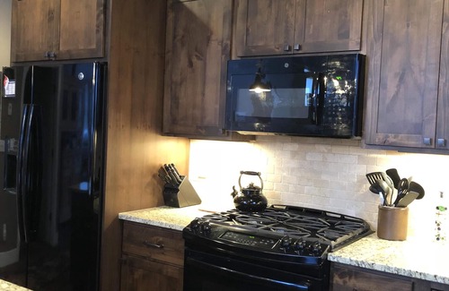 Fraser House | Stunning 4 bedroom/5 bath 3400 square foot home with awesome Mountain View’s
