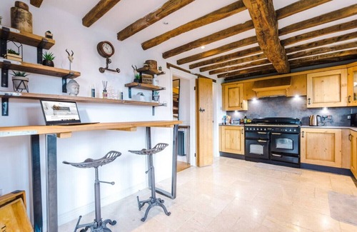 Chester House | Stunning 4 bedroom| Sauna | Garden | Near Chester