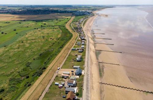 Hunstanton Cabin | Stunning 4 Berth Lodge With Decking At Manor Park In Hunstanton Ref 23173K