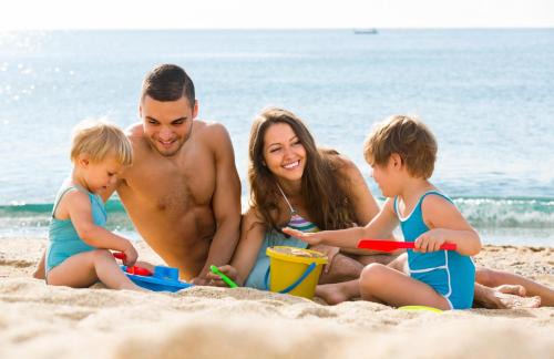Hunstanton Cabin | Stunning 4 Berth Lodge With Decking At Manor Park In Hunstanton Ref 23173K