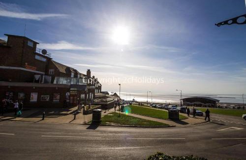 Hunstanton Cabin | Stunning 4 Berth Lodge With Decking At Manor Park In Hunstanton Ref 23173K