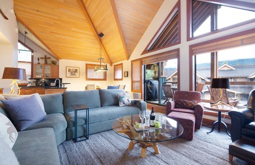 Village North Villa | Stunning 4BR Chalet w/Private Hot Tub & Garage!