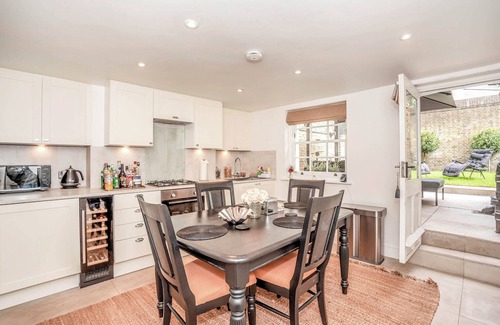 New Cross House | Stunning 5-Bed Regency House with garden in Central London