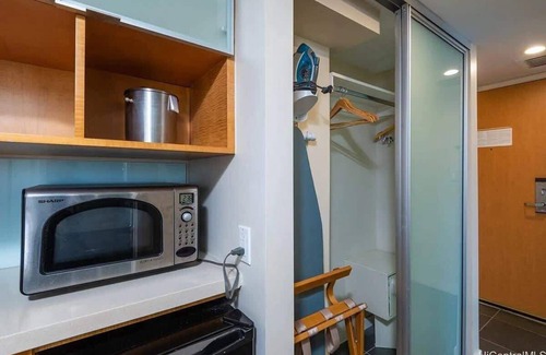 Ala Moana Condo | Stunning Ala Moana 1BR W| Balcony & Mountain/City Views