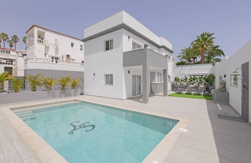 Chayofa Apartment | Stunning Apartment within Villa Nr Los Cristianos