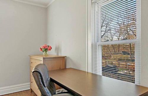 Libertyville Apartment | Stunning apt in DT Libertyville - Near Naval Base