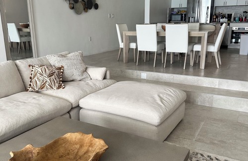 Pelican Key Villa | Stunning Beach Front Villa With Infinity Pool