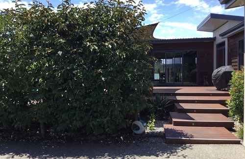 Mapua House | Stunning Bed and Breakfast on water edge