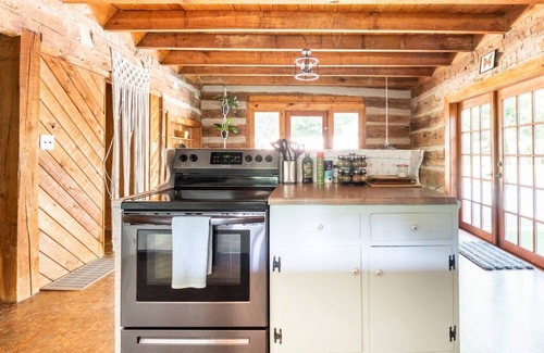 Portland Cabin | Stunning Boho Log Cabin Country Retreat with Pooln