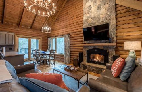 Cleveland House | Stunning Cabin with Fire Pit, Hot-tub and Sauna in Cleveland, Georgia