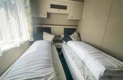 Saxmundham Other | Stunning Caravan With Decking At Carlton Meres In Suffolk Ref 60009Mv