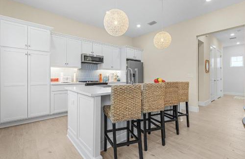 Fort Myers Beach House | Stunning - Close to the Beach, Heated Pool
