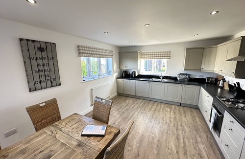 Filey Cottage | Stunning Coastal Cottage - Sleeping 10 in 4 Bedrooms - Pool and Beach Access Included.