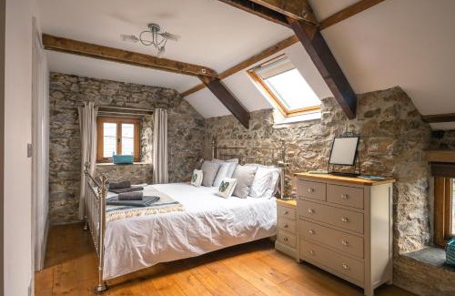 St Davids Apartment | Stunning Converted Granary in Heart of St Davids