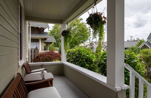 Columbia House | Stunning Craftsman Home: Parlor, GameRoom, EventRoom, Big Kitchen-100% Walkable!