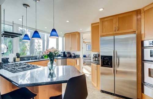 Del Mar Heights House | Stunning Del Mar Home w/Deck - 1 Mile to Beach