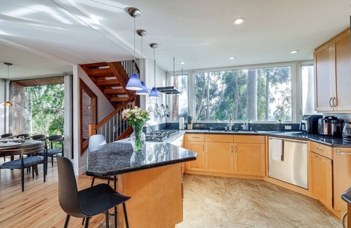 Del Mar Heights House | Stunning Del Mar Home w/Deck - 1 Mile to Beach