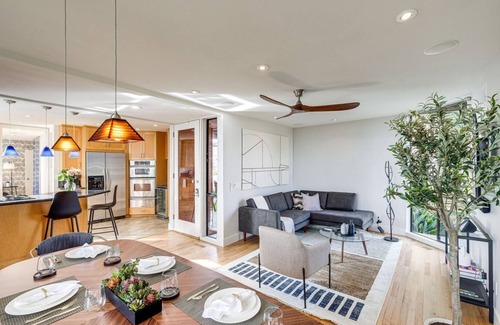 Del Mar Heights House | Stunning Del Mar Home w/Deck - 1 Mile to Beach