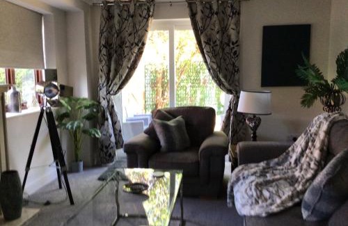 Worcester House | Stunning Fir Trees Corner 3 bedroom detached Executive house with free drive way parking for 2 vehicles 1 mile from M5 dogs welcome
