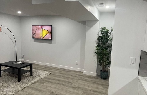 Southeast Calgary Ski Chalet | Stunning Guest Suite minutes from the lake!