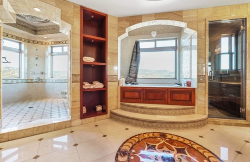 Escondido House | Stunning Hilltop Mansion Perfect for Weddings and Family Gatherings