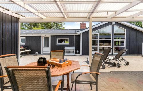 Handrup Strand House | Stunning Home In Ebeltoft With Wifi