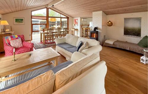 Handrup Strand House | Stunning Home In Ebeltoft With Wifi