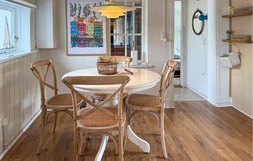 Handrup Strand House | Stunning Home In Ebeltoft With Wifi