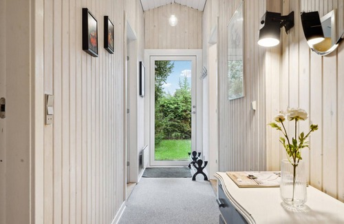 Farvang House | Stunning home in Fårvang with WiFi