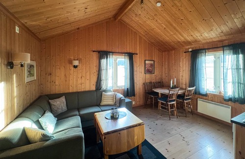 Hundorp House | Stunning home in Fåvang with WiFi