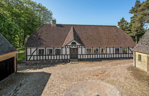 Haarby House | Stunning home in Haarby with kitchen