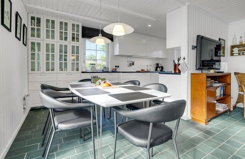 Hejlsminde Strand House | Stunning home in Hejls with WiFi