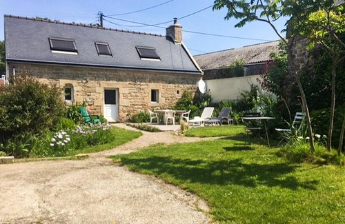 Plouhinec House | Stunning home in Plouhinec with kitchen