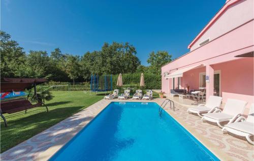 Kadumi House | Stunning Home In Porec With Kitchen