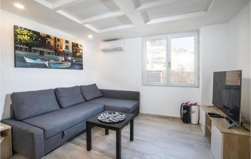 Vrboska House | Stunning Home In Vrboska With Kitchen
