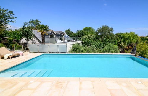 Mousehole House | Stunning House above Mousehole Harbour, Relax in Space & Style, Garden & Parking